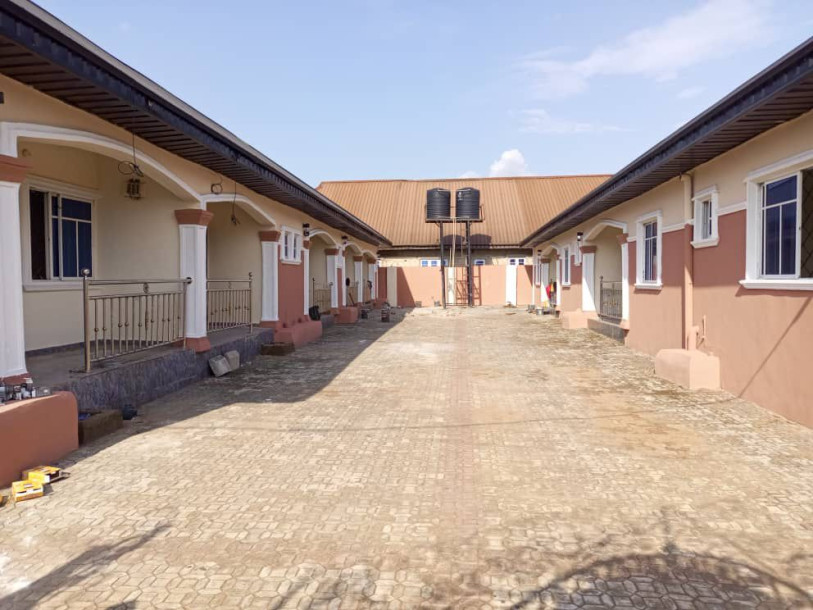 8 Flat Along Old Road Off Sapele Road-1